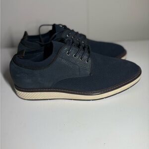 Vince Camuto Men's Navy and Cream Oxford Sneakers Size 9